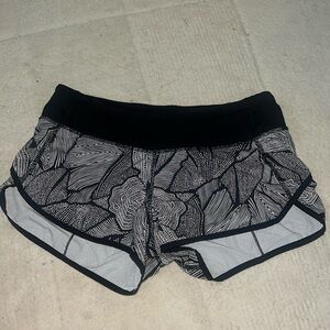 Lululemon SPEED UP SHORT low rise 2.5”